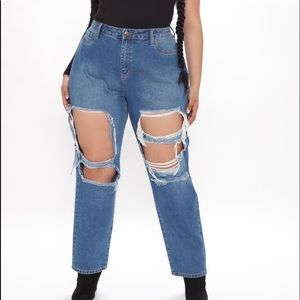 💙 NWT - Ripped BF Jeans (front & back) - FashionNova - Size 22 💙